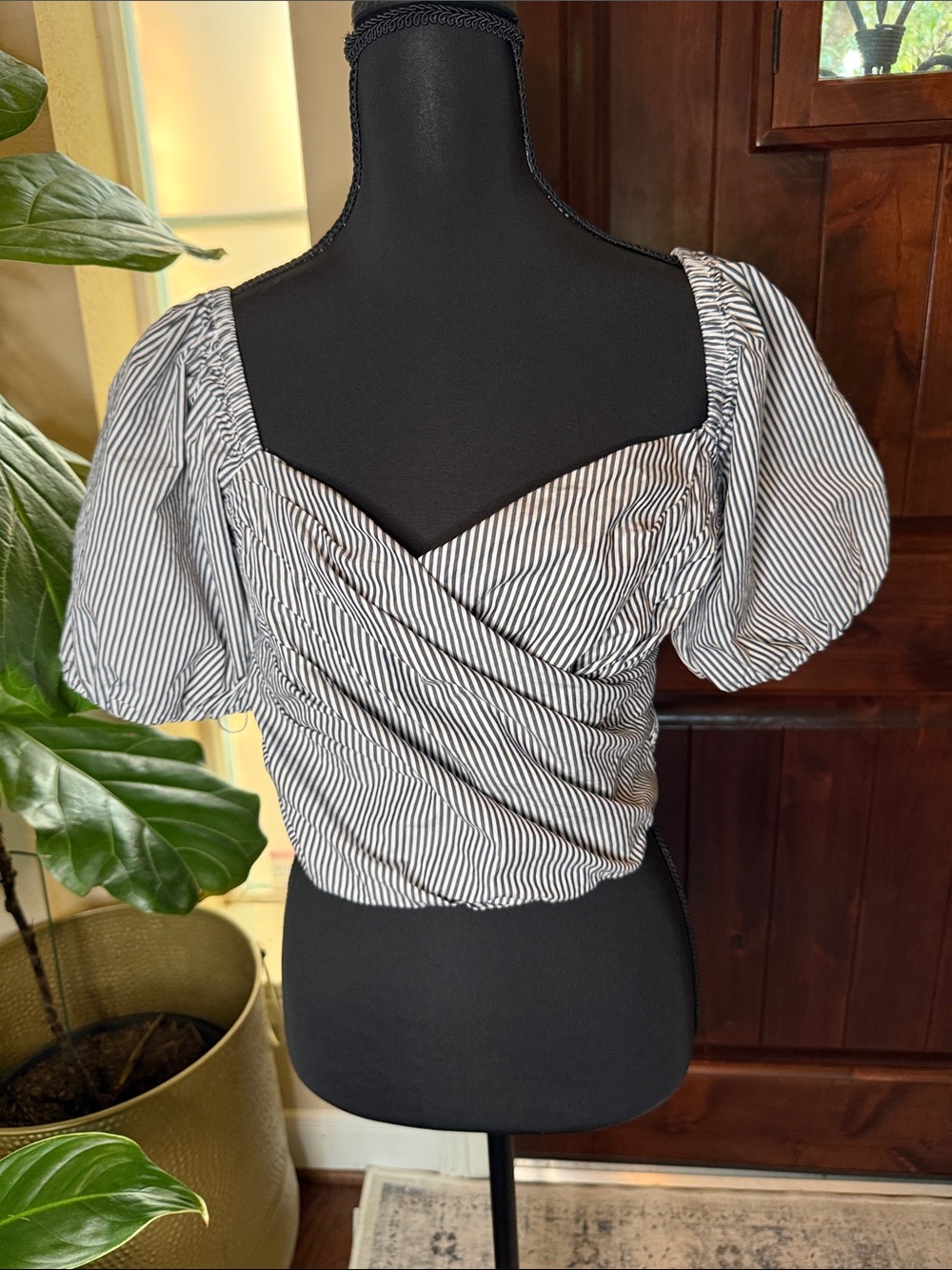 J. Crew Puff-sleeve 100%cotton cropped top in stripe Size M